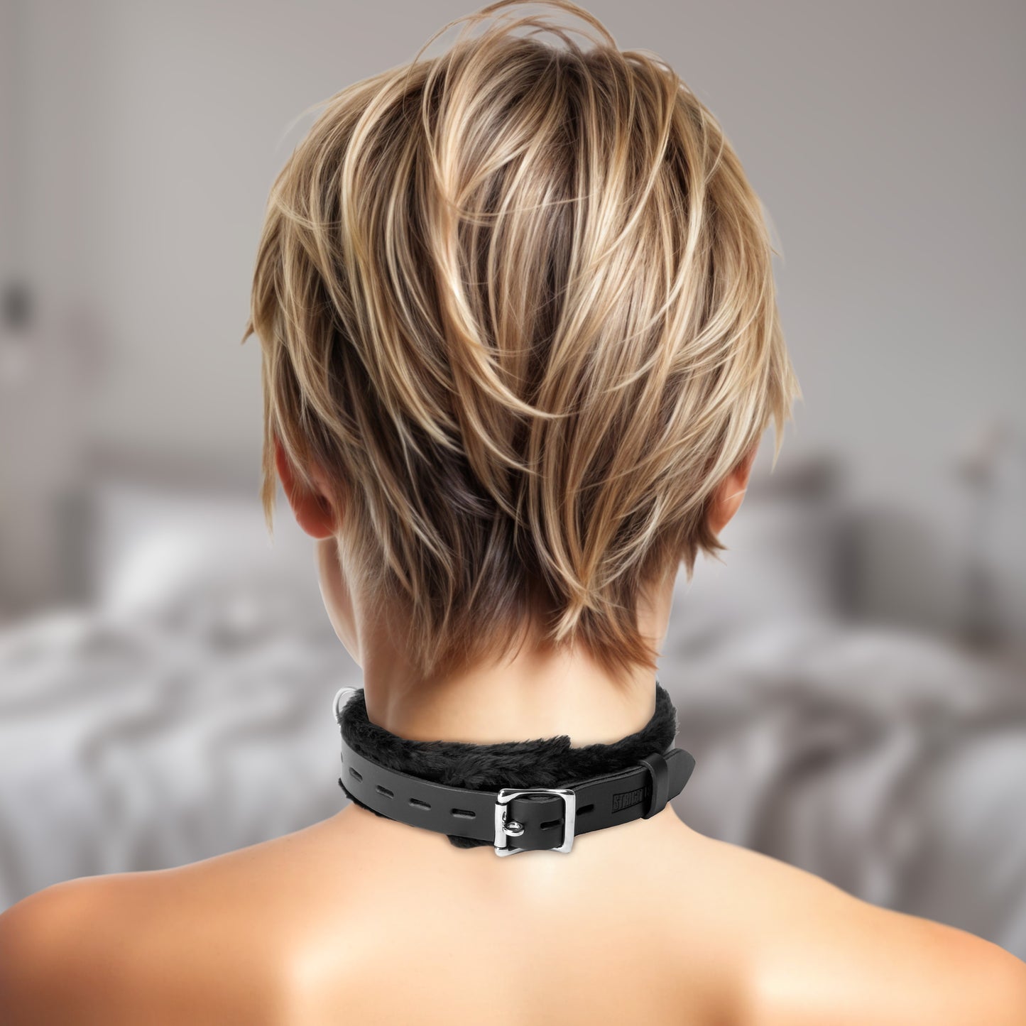 Strict Leather Narrow Fur Lined Locking Collar